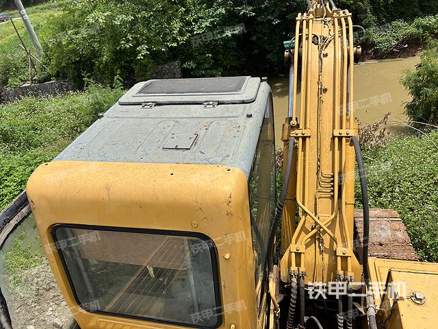 驾驶室顶部（整机外观）