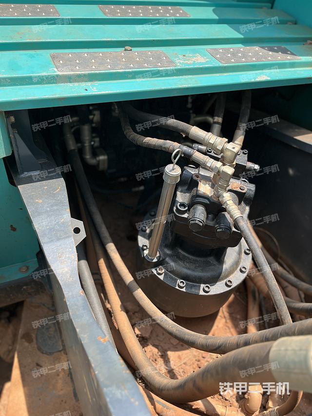 回转马达和主控阀（整机外观）