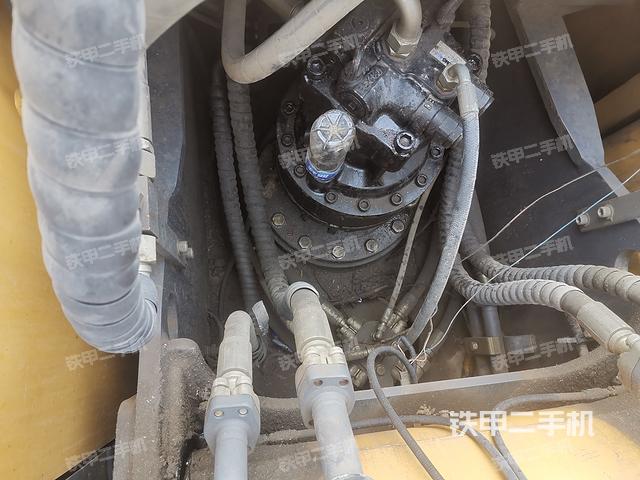 回转马达和主控阀（整机外观）