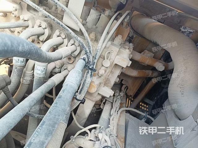 回转马达和主控阀（整机外观）