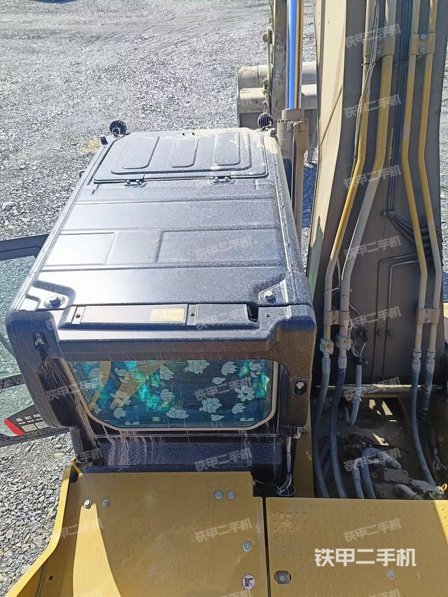 驾驶室顶部（整机外观）