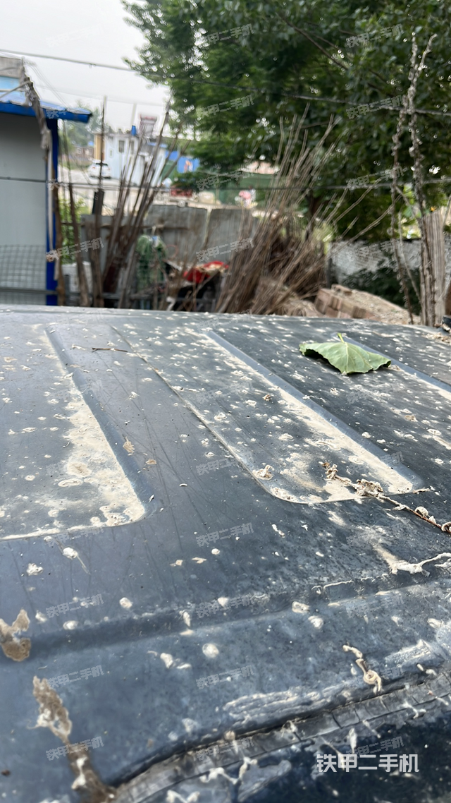 驾驶室顶部（整机外观）