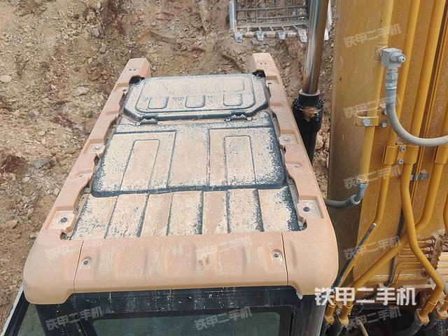 驾驶室顶部（整机外观）