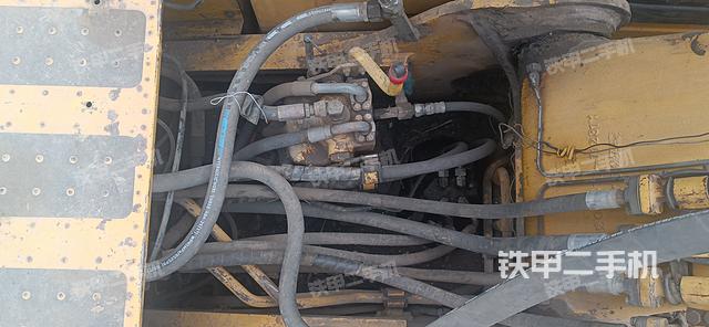 回转马达和主控阀（整机外观）