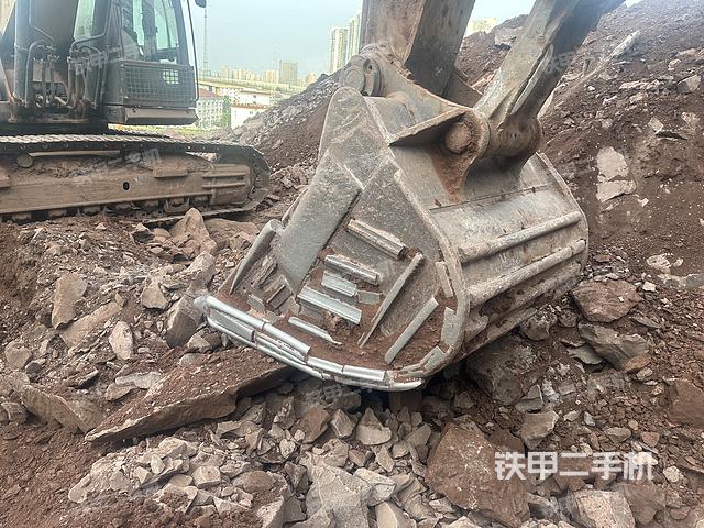 整机右侧（设备外观及核心部件）