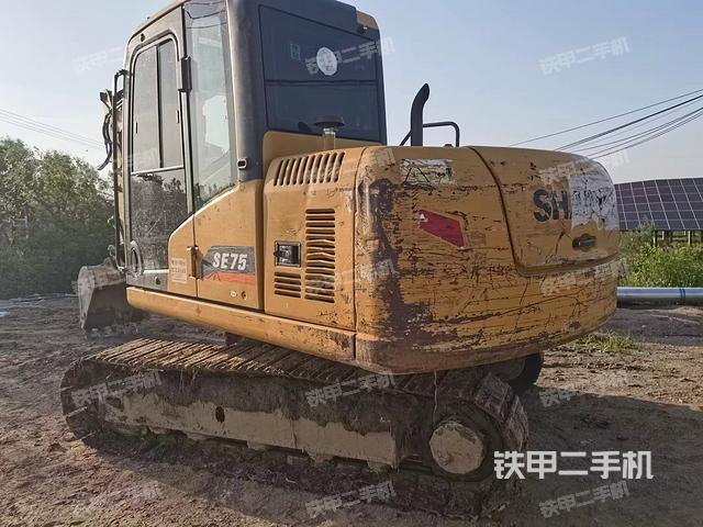 驾驶室顶部（整机外观）