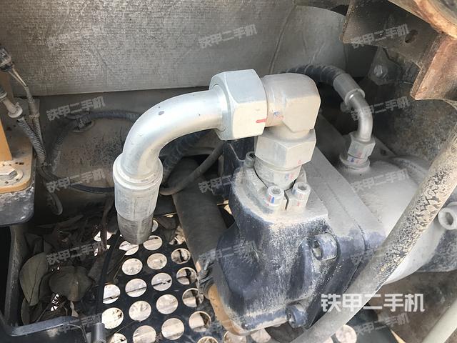 液压泵舱室正面整体（整机外观）