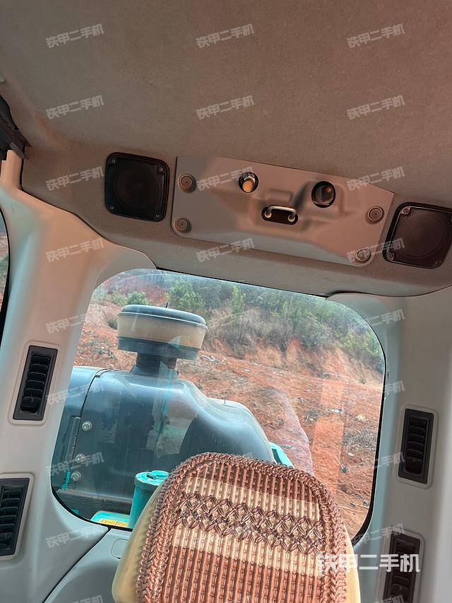 驾驶室顶部（整机外观）