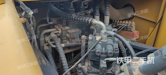 回转马达和主控阀（整机外观）