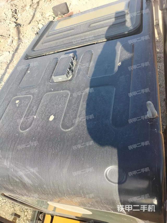 驾驶室顶部（整机外观）