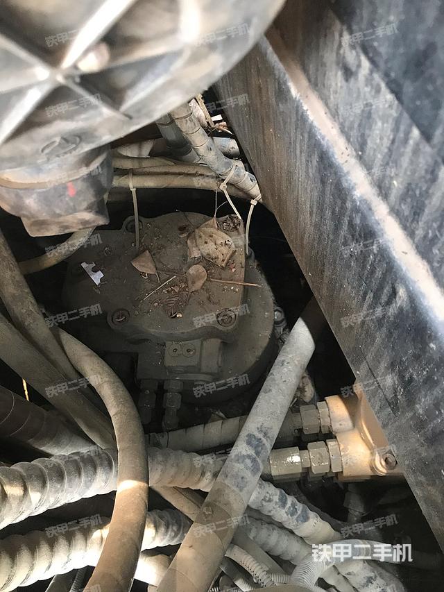 回转马达和主控阀（整机外观）