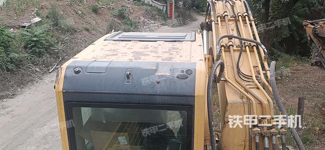 驾驶室顶部（整机外观）