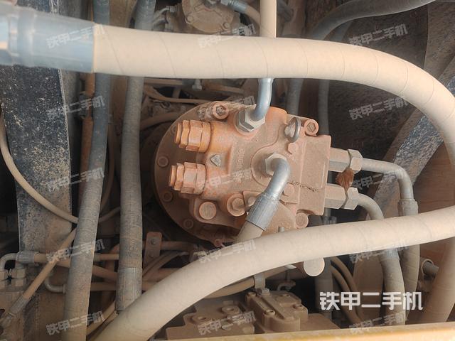 回转马达和主控阀（整机外观）