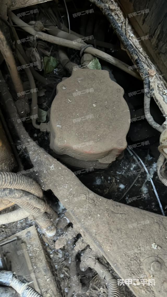 回转马达和主控阀（整机外观）