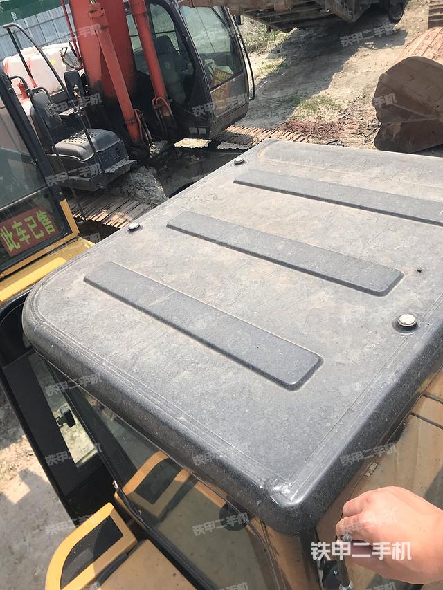 驾驶室顶部（整机外观）