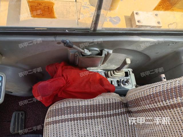 座椅右側(cè)控制臺/鑰匙門/油門/含右手柄(駕駛室部分) 座椅右側(cè)控制臺/鑰匙門/油門/含右手柄(駕駛室部分)