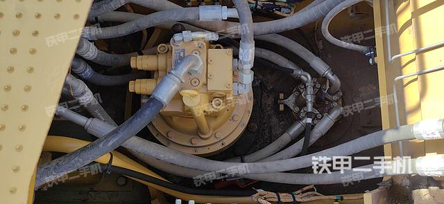 回转马达和主控阀（整机外观）