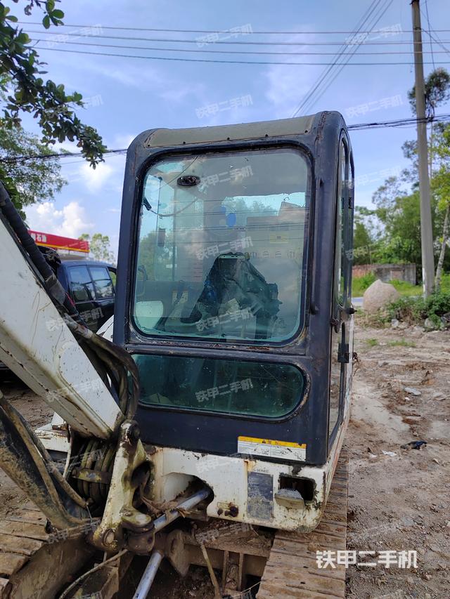 驾驶室顶部（整机外观）