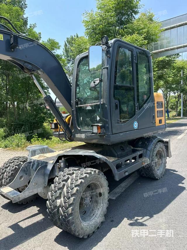 单侧履带整体（整机外观）