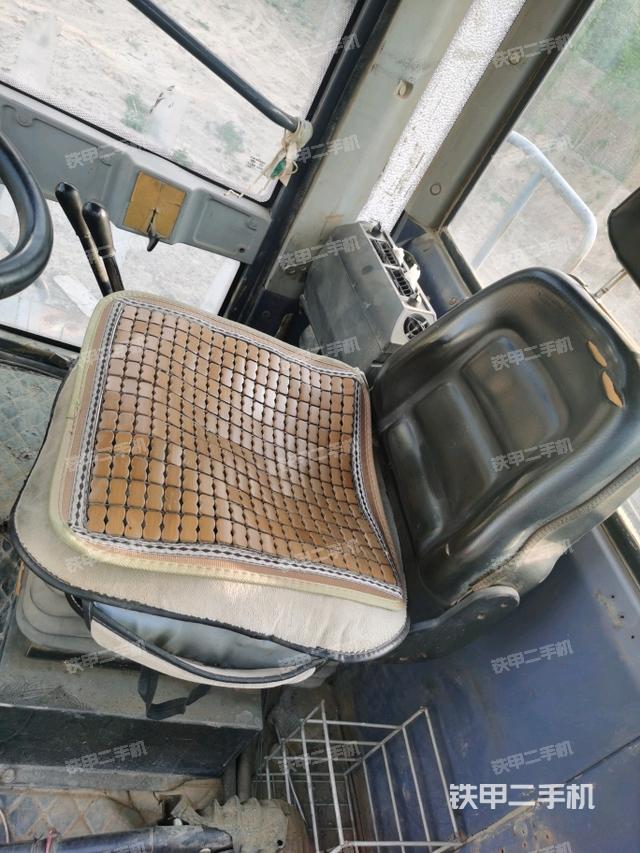 驾驶室内部(驾驶室部分) 驾驶室内部(驾驶室部分)