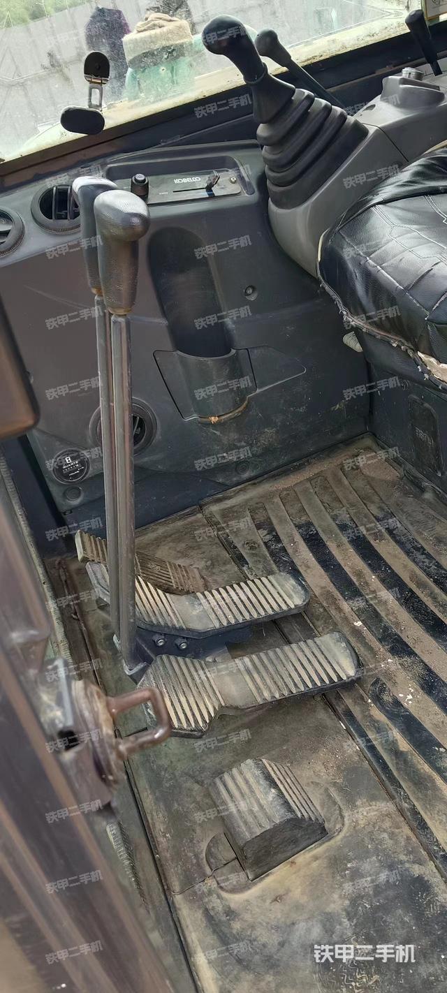 驾驶室整体（整机外观）