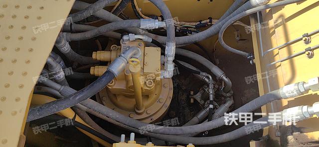 回转马达和主控阀（整机外观）