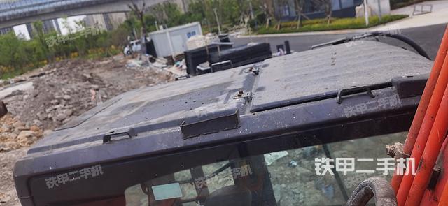 驾驶室顶部（整机外观）