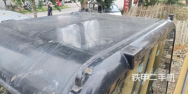 驾驶室顶部（整机外观）