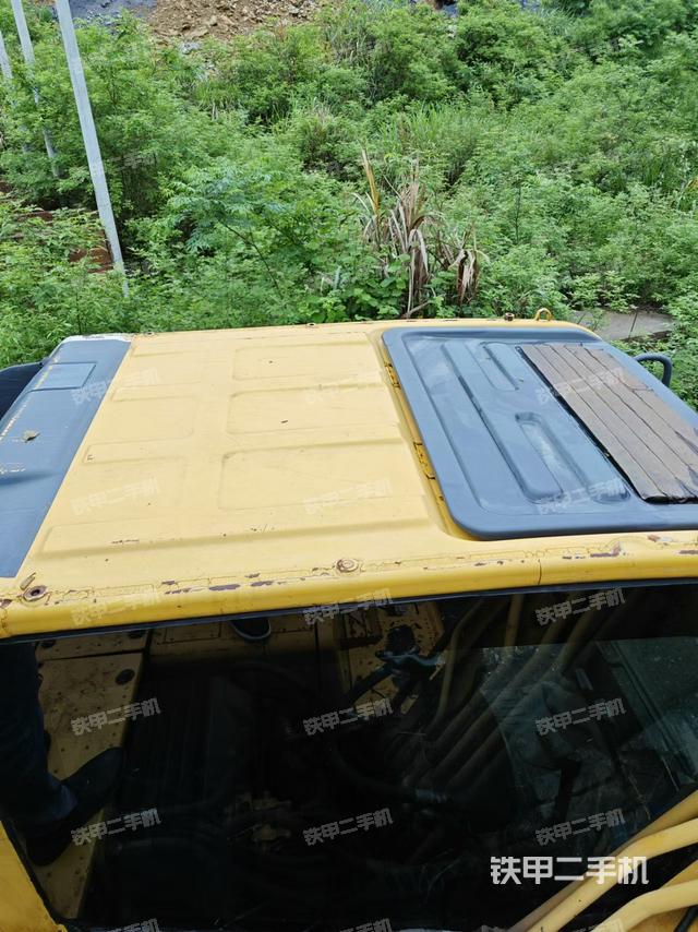 驾驶室顶部（整机外观）