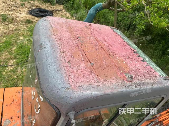 驾驶室顶部（整机外观）