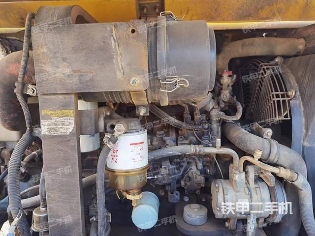 回转马达和主控阀（整机外观）