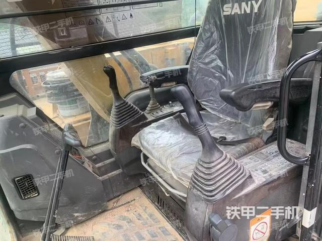 驾驶室整体（整机外观）