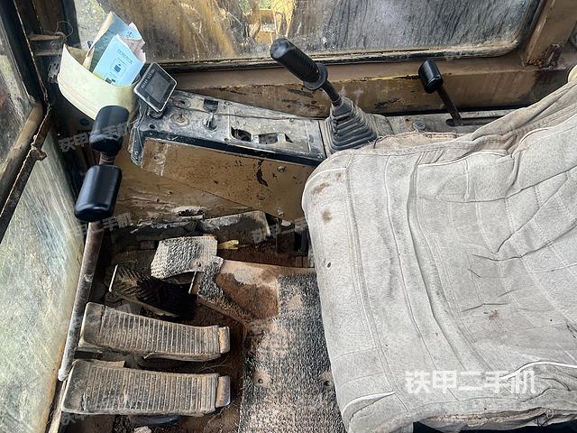 驾驶室整体（整机外观）