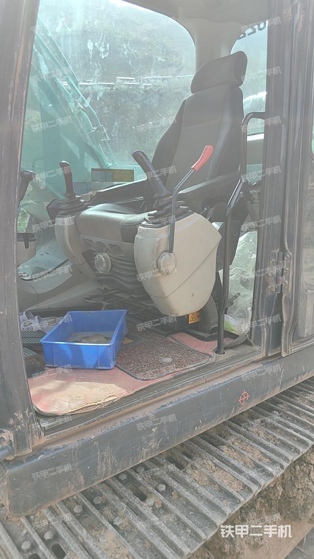 驾驶室整体（整机外观）