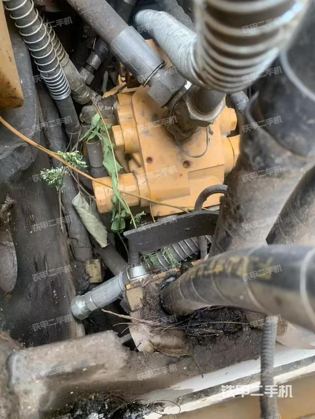 回转马达和主控阀（整机外观）