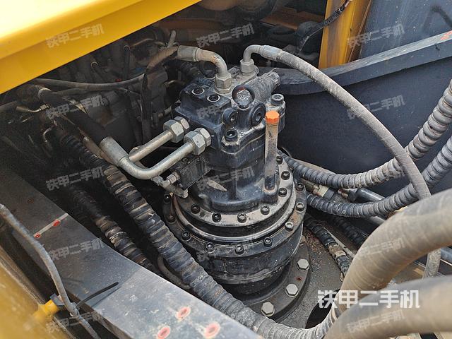 回转马达和主控阀（整机外观）