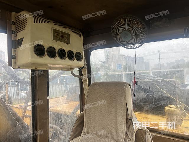 驾驶室顶部（整机外观）