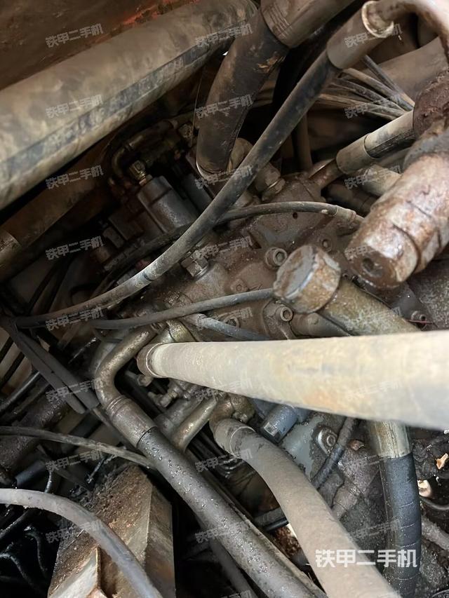 回转马达和主控阀（整机外观）