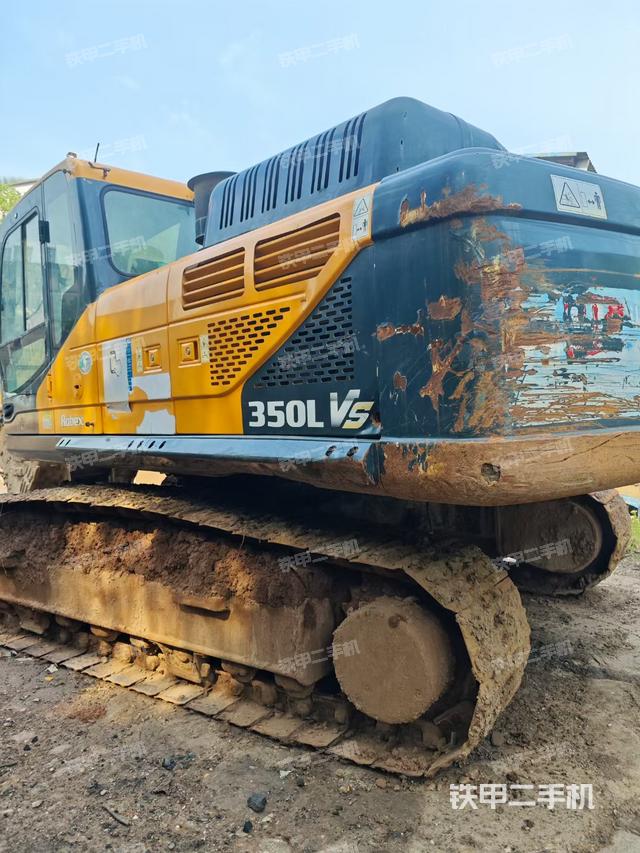 驾驶室顶部（整机外观）