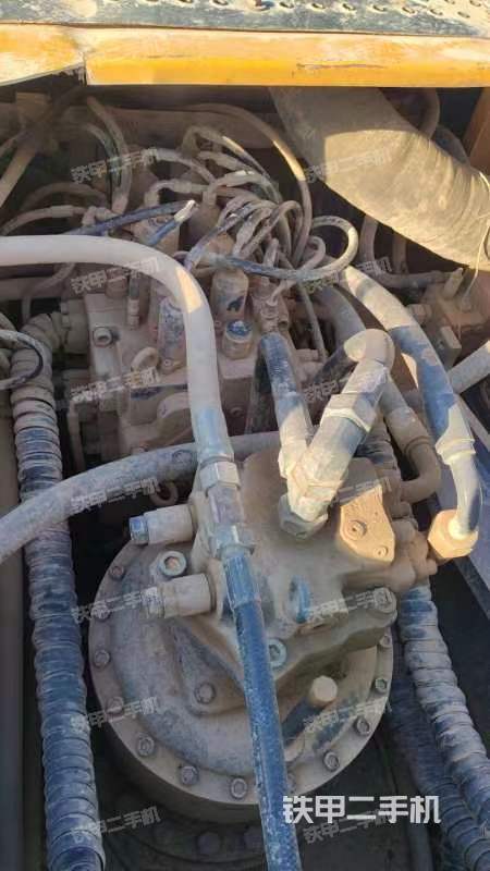 回转马达和主控阀（整机外观）