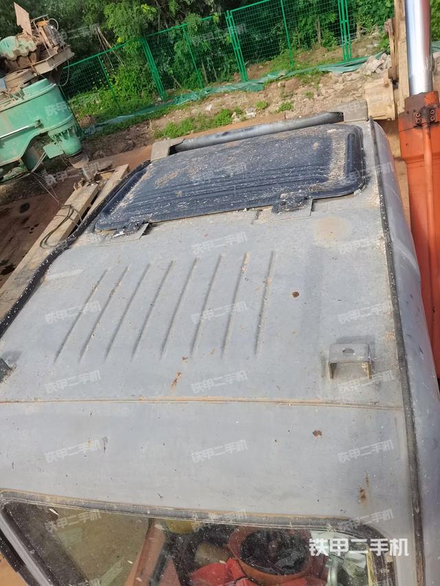 驾驶室顶部（整机外观）