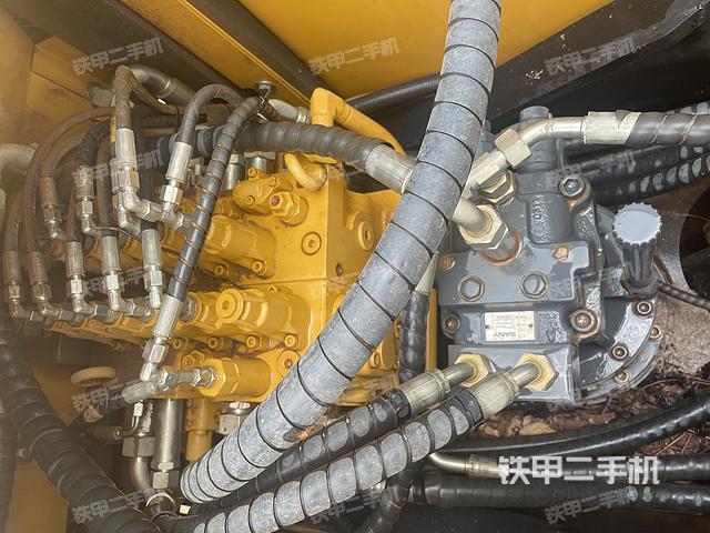 回转马达和主控阀（整机外观）