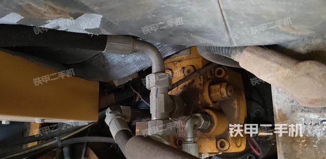 回转马达和主控阀（整机外观）