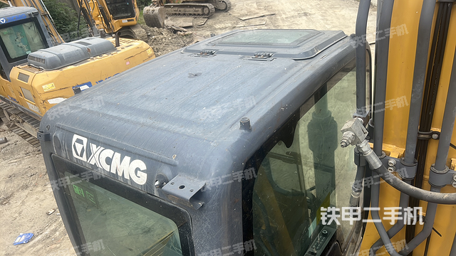 驾驶室顶部（整机外观）