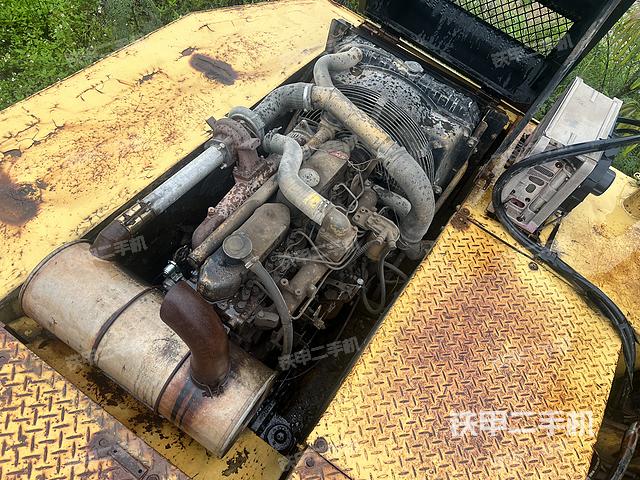 回转马达和主控阀（整机外观）