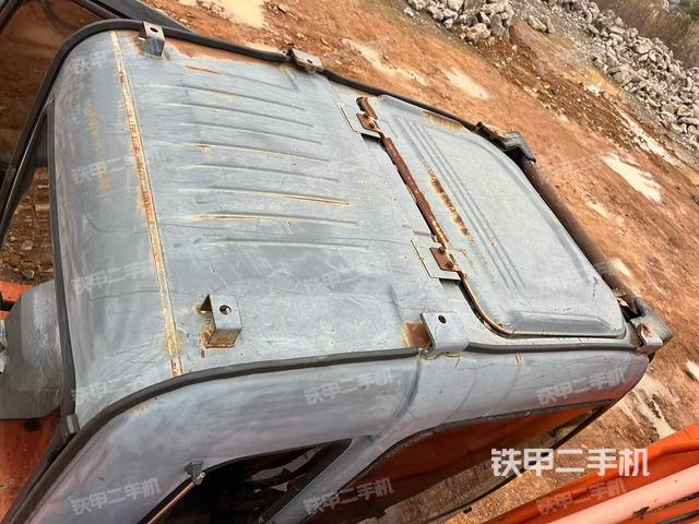 驾驶室顶部（整机外观）