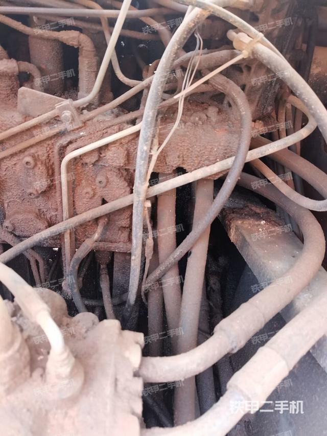 回转马达和主控阀（整机外观）