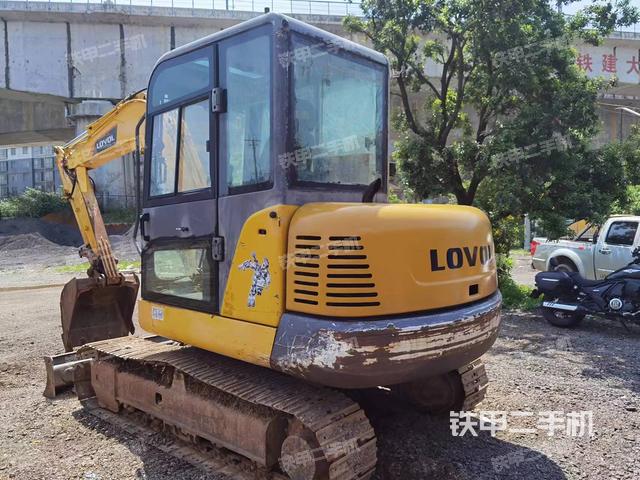 驾驶室顶部（整机外观）