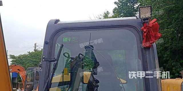 驾驶室顶部（整机外观）