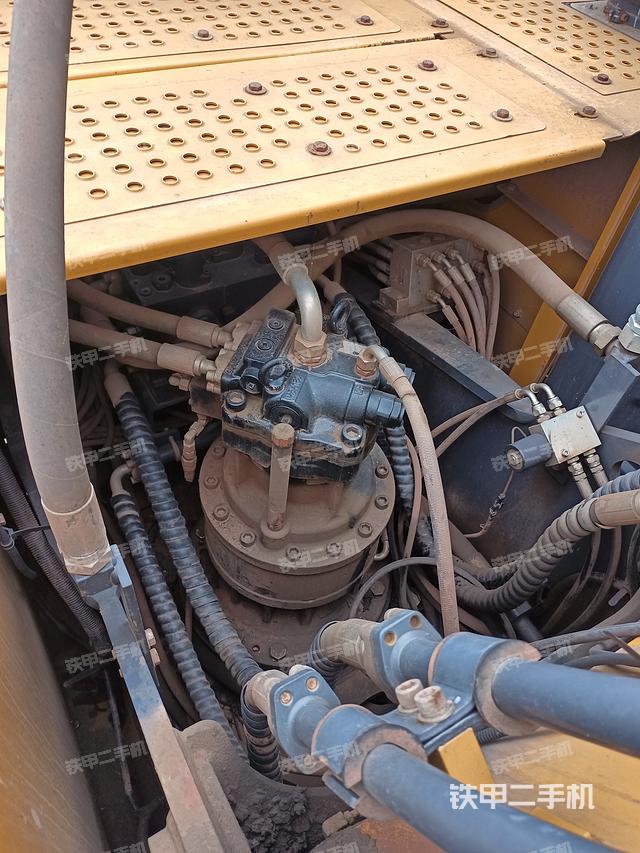 回转马达和主控阀（整机外观）